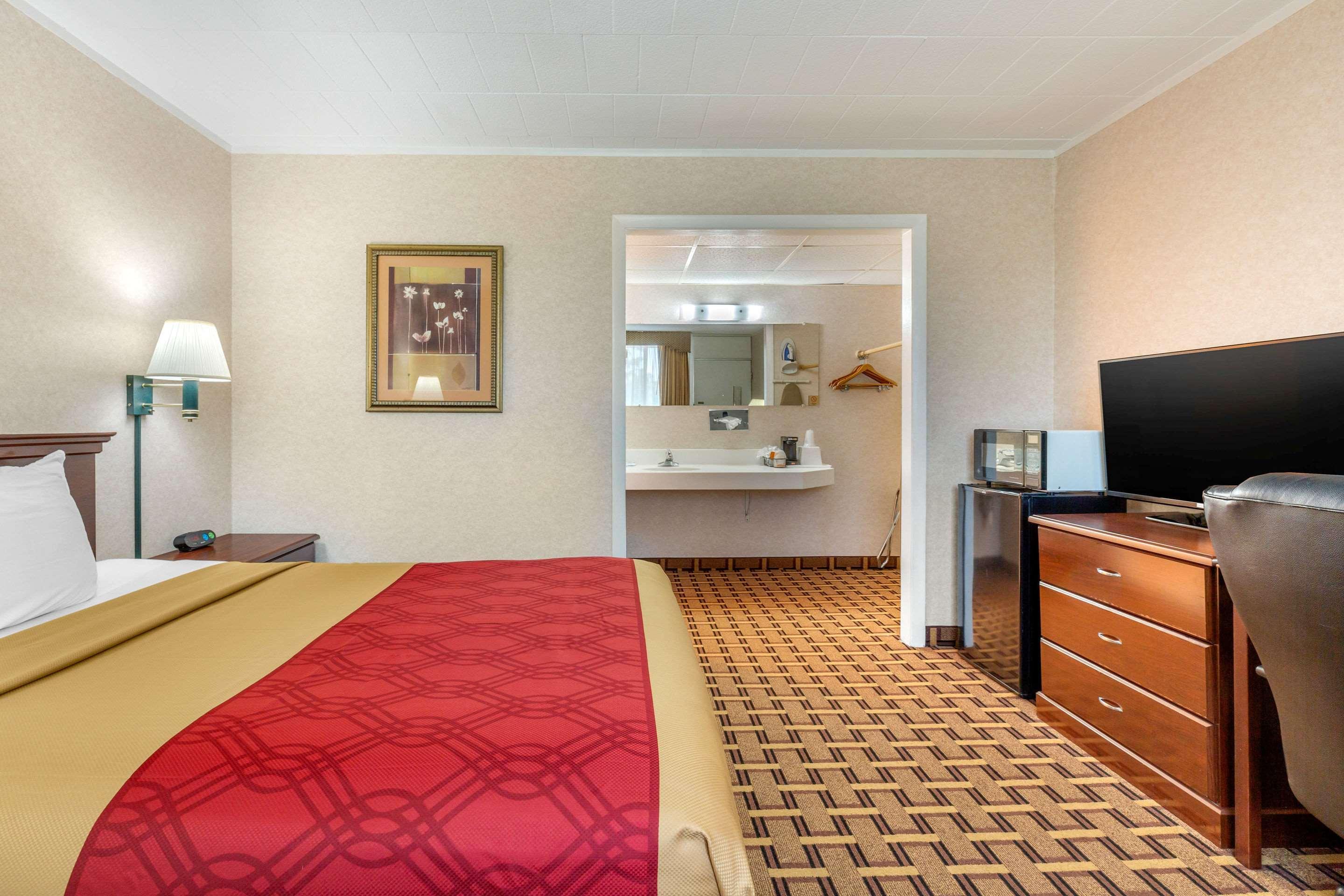Rodeway Inn Мистик Экстерьер фото