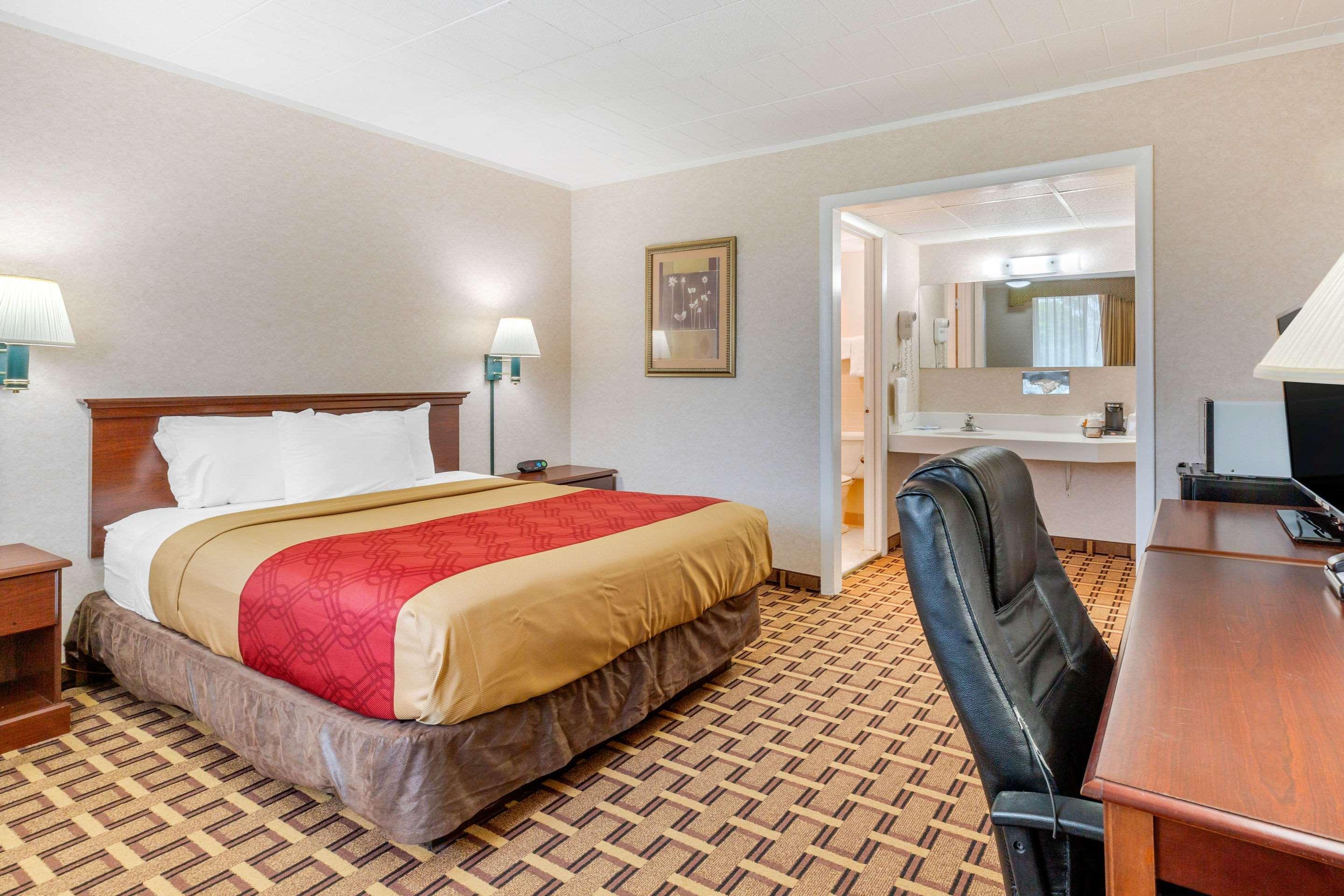 Rodeway Inn Мистик Экстерьер фото