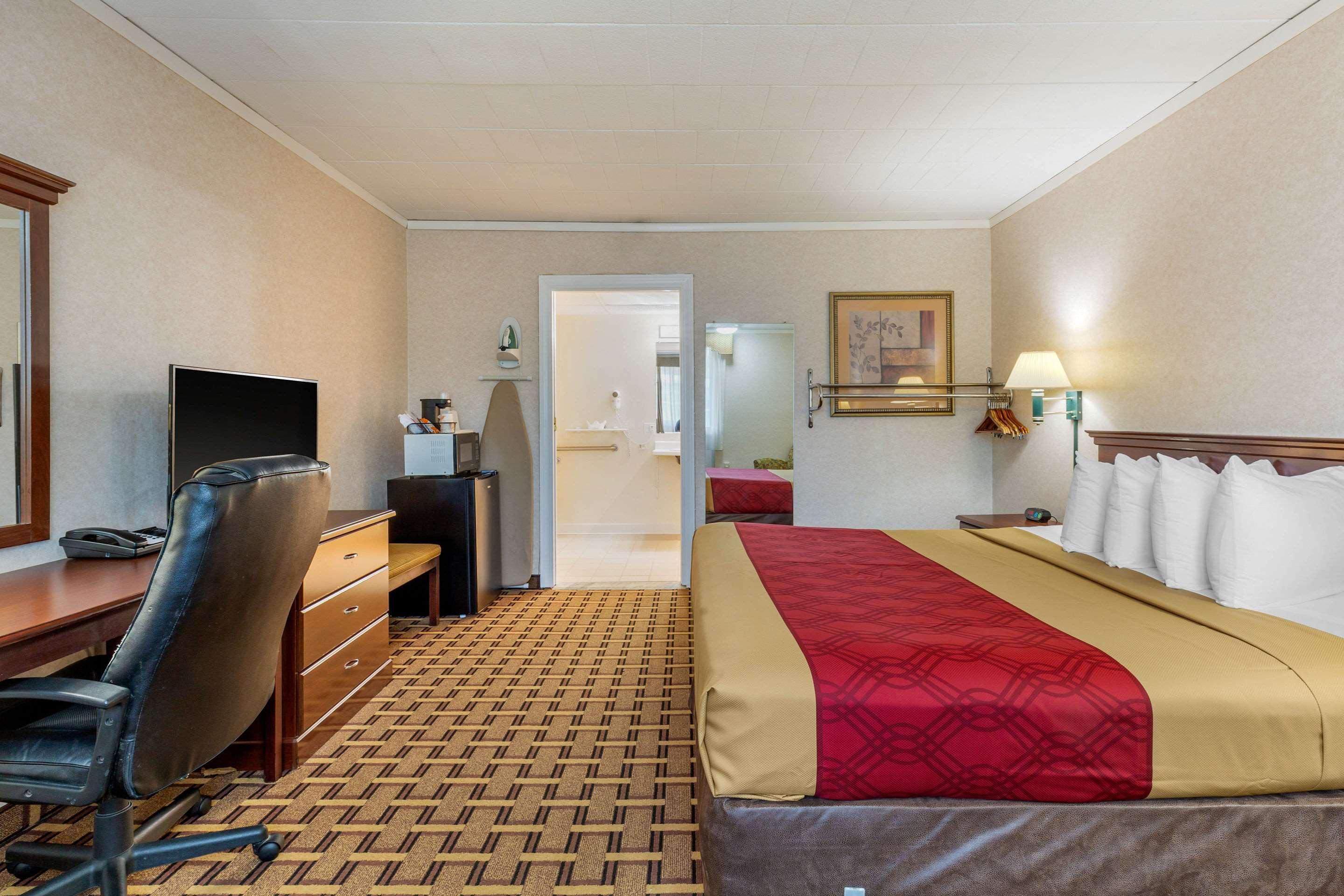 Rodeway Inn Мистик Экстерьер фото