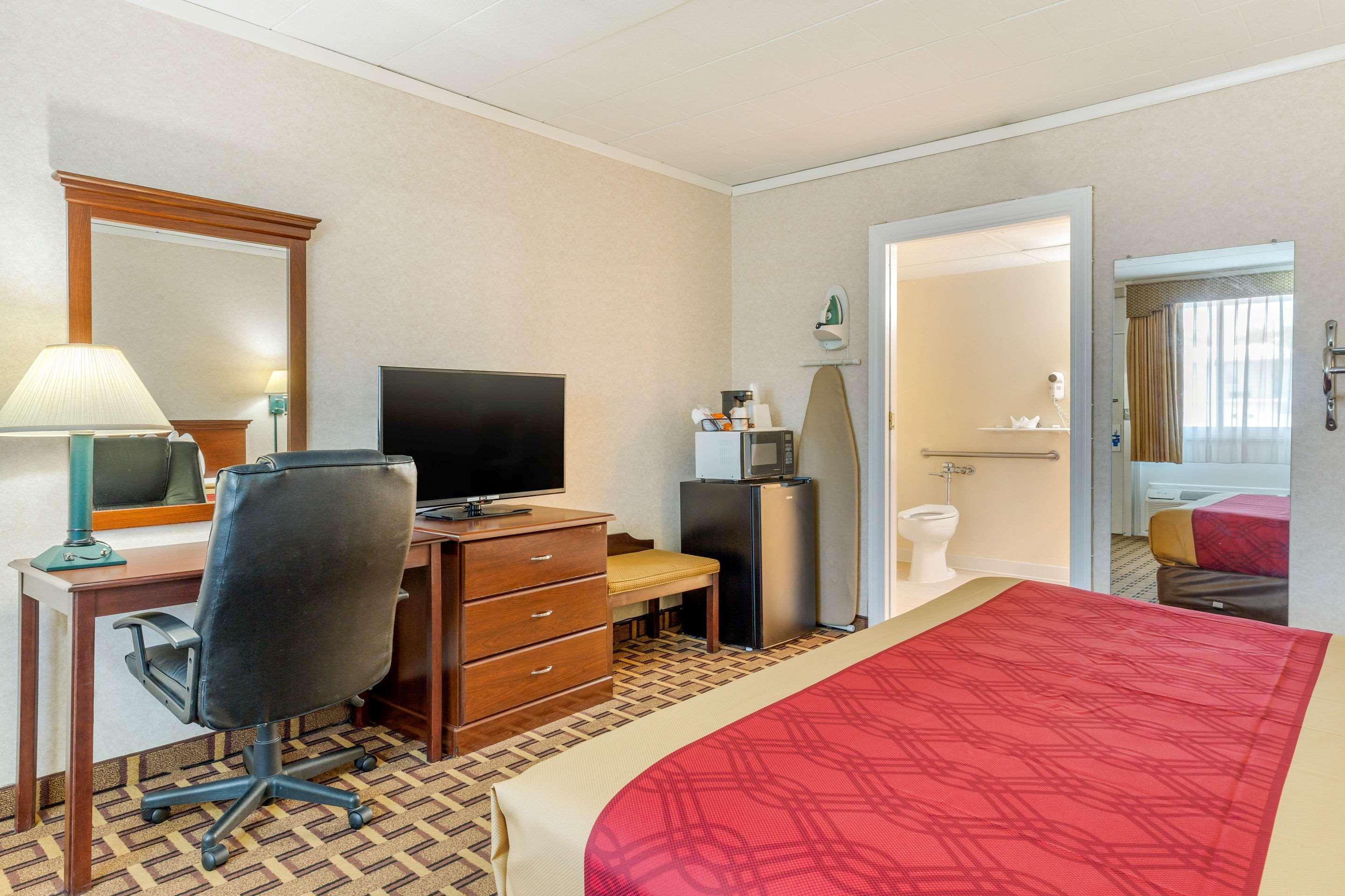 Rodeway Inn Мистик Экстерьер фото