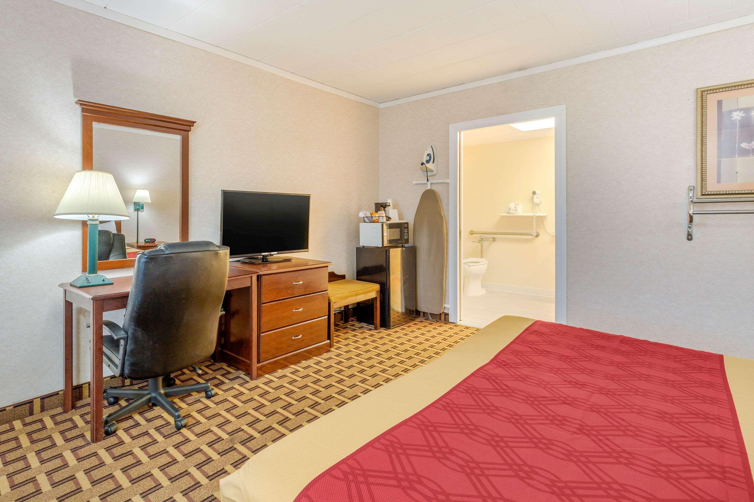 Rodeway Inn Мистик Экстерьер фото