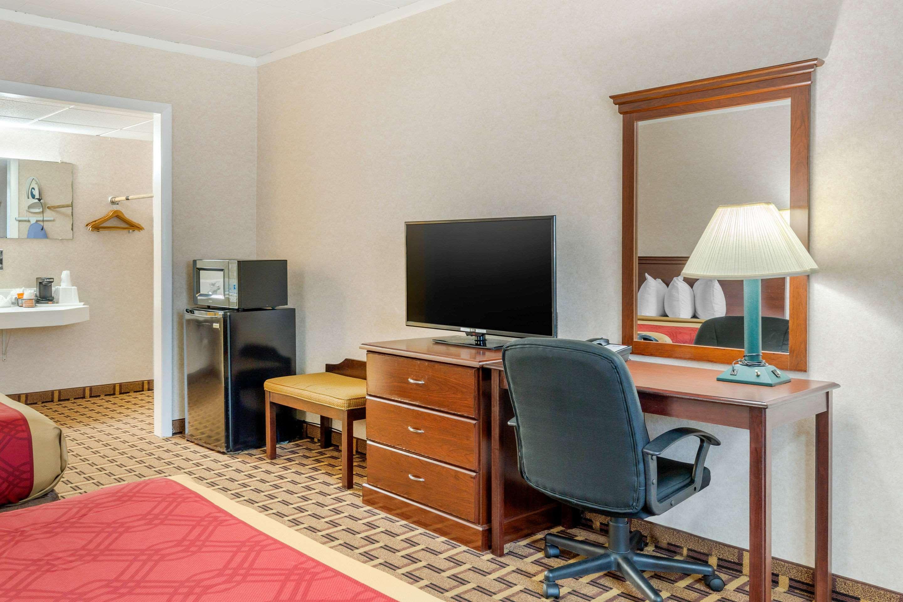 Rodeway Inn Мистик Экстерьер фото